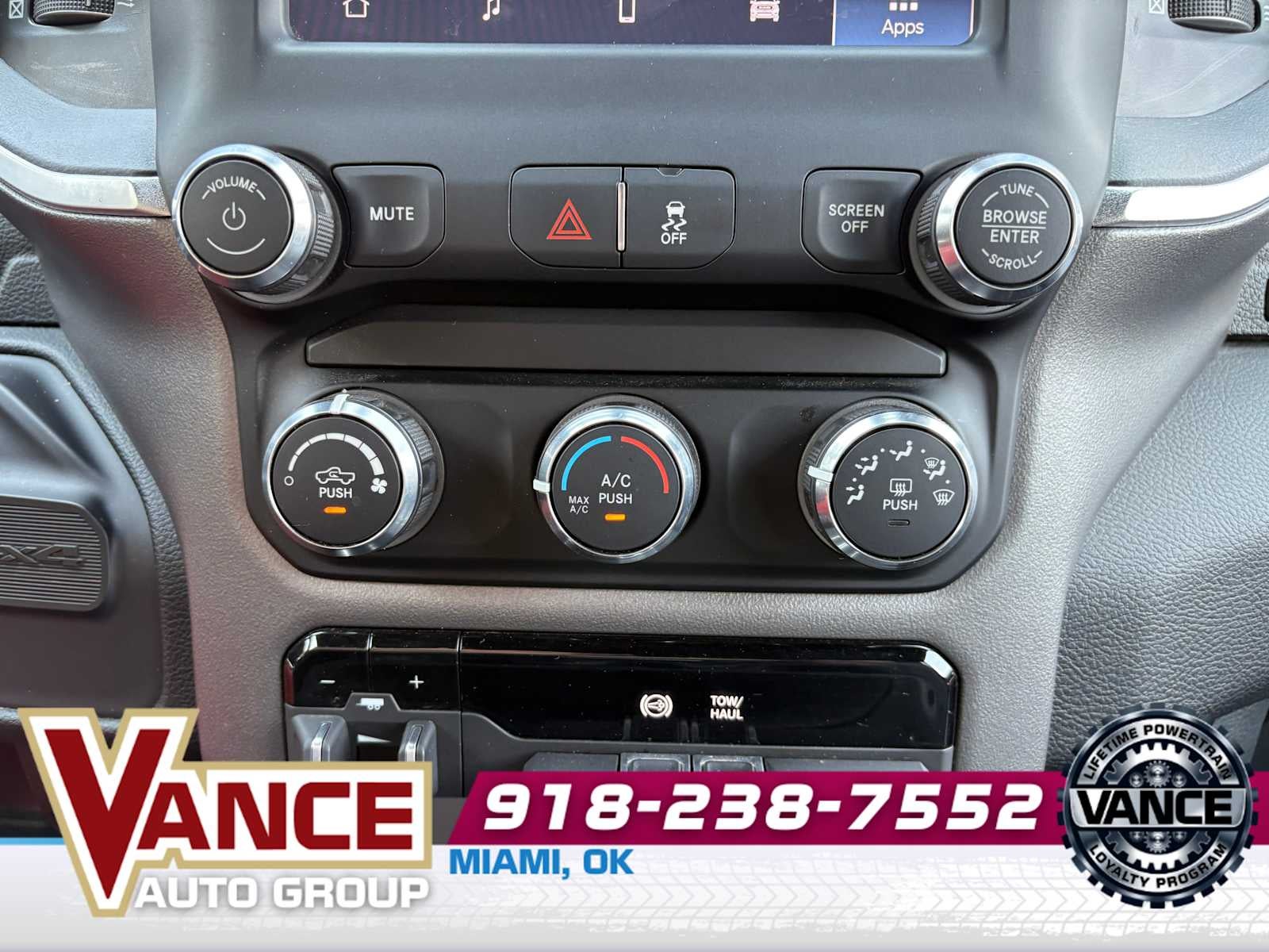 2024 RAM 3500 Big Horn Crew Cab 4x4 8' Box